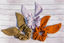 Load image into Gallery viewer, Linen Scrunchie with Bow
