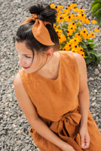 Load image into Gallery viewer, Linen Scrunchie with Bow
